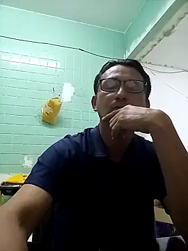 Andresguz35 online show from February 11, 5:29 pm