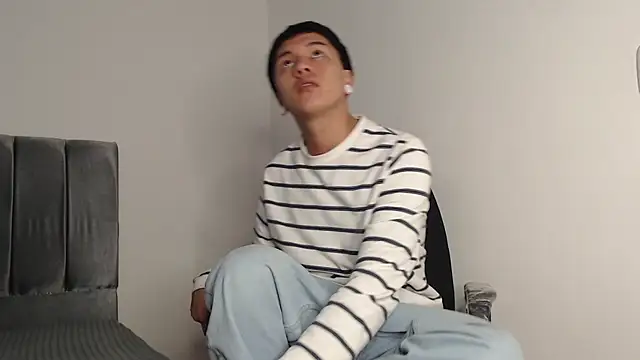 alex-lover online show from November 18, 2:04 am