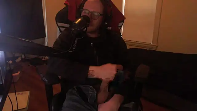 chicostick413 online show from October 5, 7:40 pm