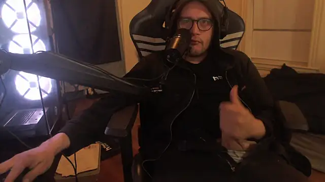 chicostick413 online show from September 22, 12:00 am