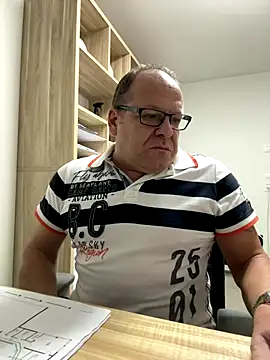 coupleLatinaLovers online show from November 13, 6:40 am