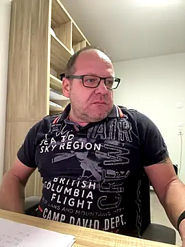 coupleLatinaLovers online show from November 26, 6:27 am