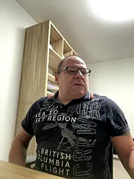 coupleLatinaLovers online show from November 10, 6:18 am