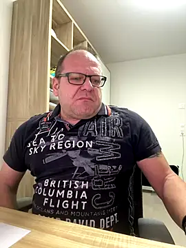 coupleLatinaLovers online show from January 8, 6:40 am