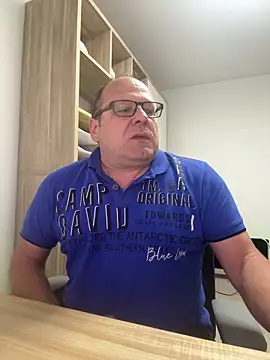 coupleLatinaLovers online show from April 16, 5:07 am