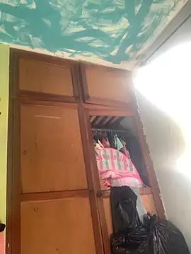 kioluy online show from December 4, 6:59 pm