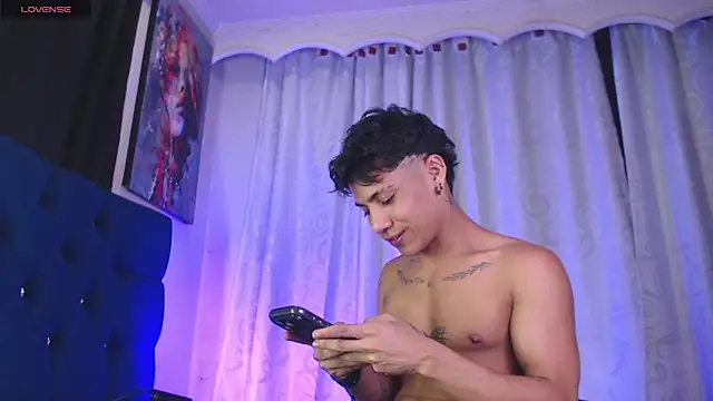 Sexys Boys Hot1 online show from April 15, 1:38 am