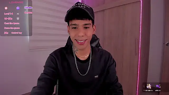 Snapshot of aldrinwhite chatting on January 13, 1:49 pm aldrinwhite online show from January 13, 1:49 pm