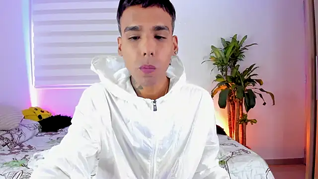 Snapshot of aldrinwhite chatting on September 19, 8:30 pm aldrinwhite online show from September 19, 8:30 pm