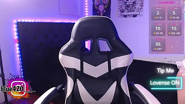 Skyler  blue4 online show from November 19, 11:37 pm