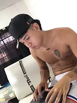 logannth online show from November 8, 6:44 pm