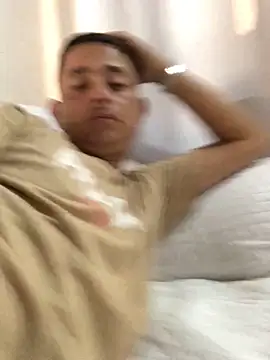 isacalejandroo online show from February 15, 4:34 pm