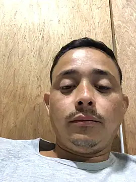 isacalejandroo online show from December 29, 3:33 am