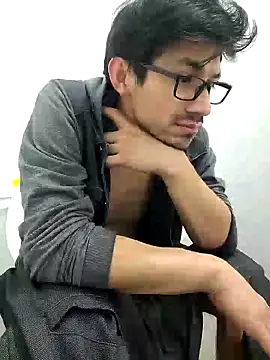 charlesss19 online show from February 26, 11:09 am