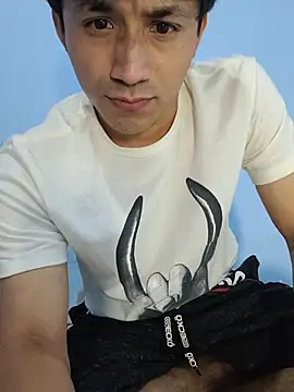 charlesss19 online show from November 3, 5:15 pm