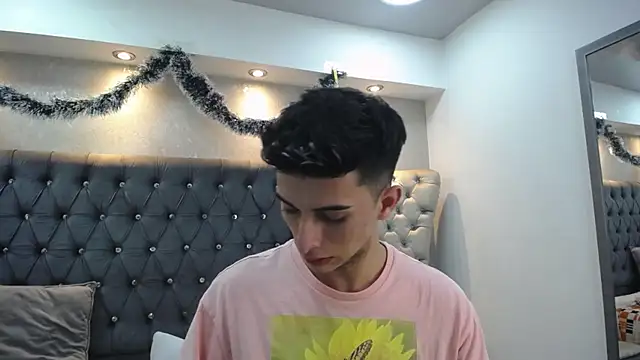 Snapshot of MrWilliseo chatting on December 29, 6:24 am MrWilliseo online show from December 29, 6:24 am