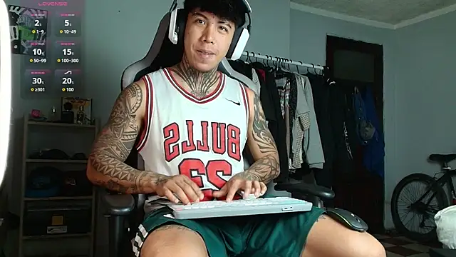 Nickhot0609 online show from October 10, 2:49 am