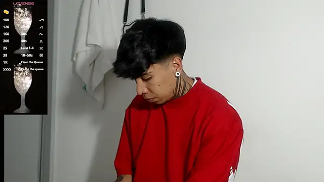 Nickhot0609 online show from March 1, 9:15 pm