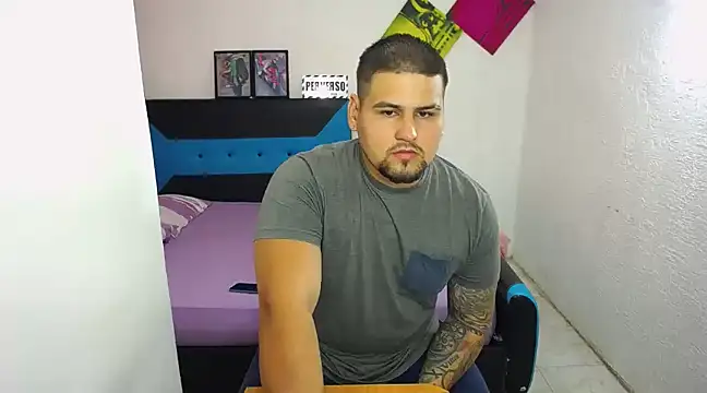 pitbullveryhot online show from March 11, 11:26 pm