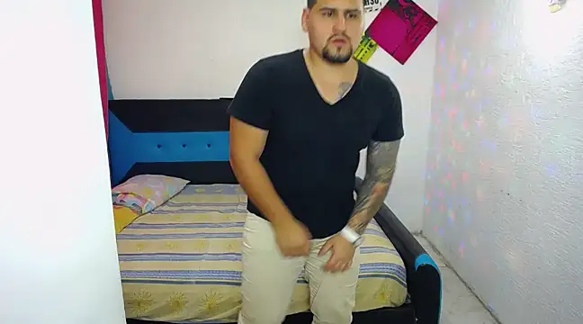 pitbullveryhot online show from March 20, 4:18 am