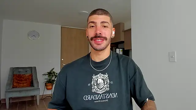 Guyinthemountain online show from December 29, 12:23 pm