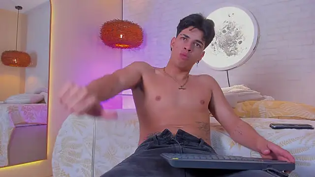 Benjamin More online show from June 18, 9:14 am