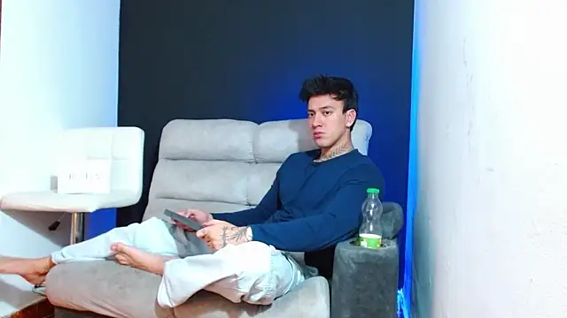 JUSTIN FULLER1 online show from February 18, 11:24 pm