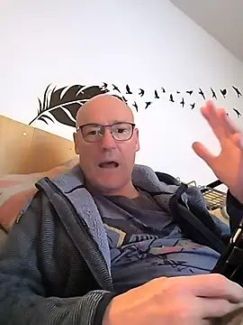 bogland33 online show from November 3, 9:05 pm