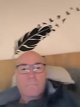 bogland33 online show from December 14, 8:27 pm