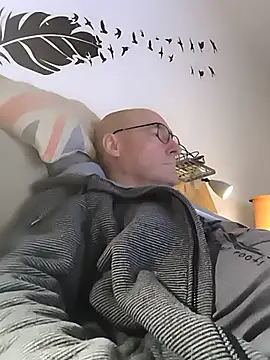 bogland33 online show from December 16, 8:38 pm