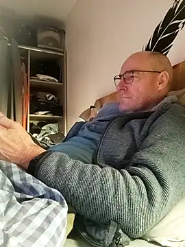 bogland33 online show from February 13, 7:52 pm