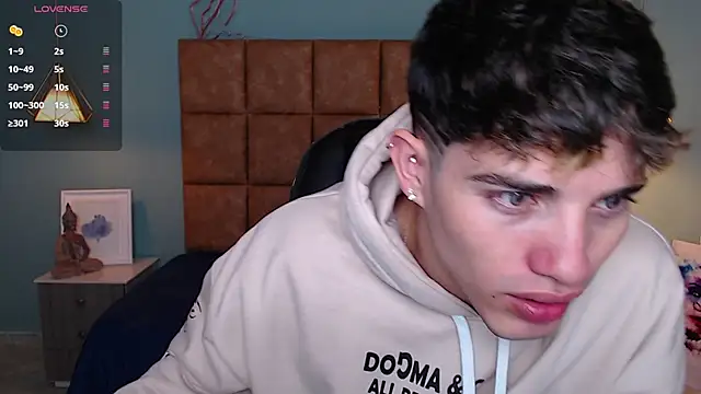 Snapshot of AlejooTwink chatting on December 23, 2:50 pm AlejooTwink online show from December 23, 2:50 pm