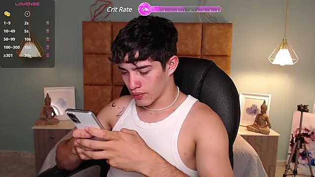 Snapshot of AlejooTwink chatting on February 28, 6:41 pm AlejooTwink online show from February 28, 6:41 pm