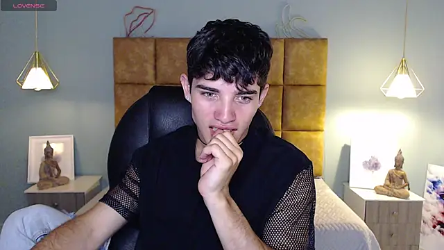 Snapshot of AlejooTwink chatting on February 26, 6:21 pm AlejooTwink online show from February 26, 6:21 pm