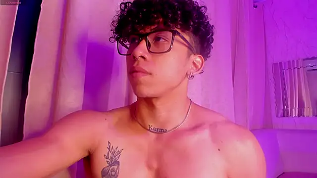 AkazaBoy  online show from November 21, 4:33 am