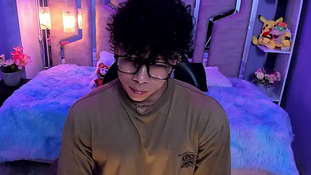 AkazaBoy  online show from November 13, 4:06 am