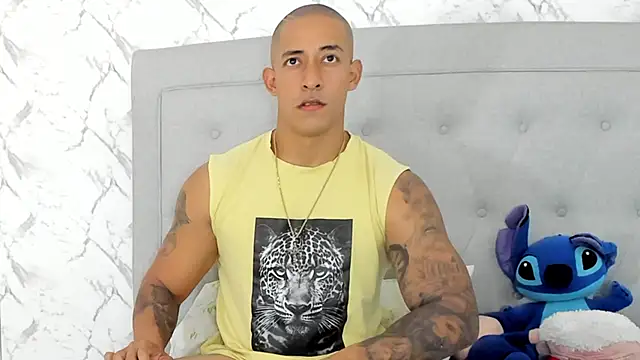 luigiferrara online show from February 28, 11:12 pm