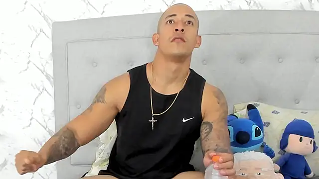 luigiferrara online show from February 18, 10:03 pm