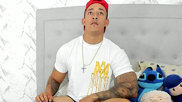 luigiferrara online show from February 24, 2:30 am