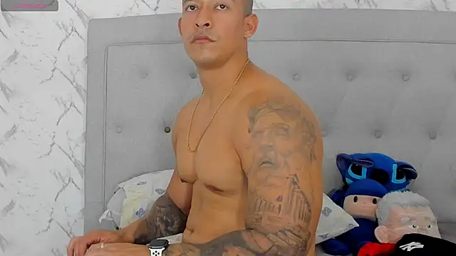 luigiferrara online show from December 13, 7:53 pm