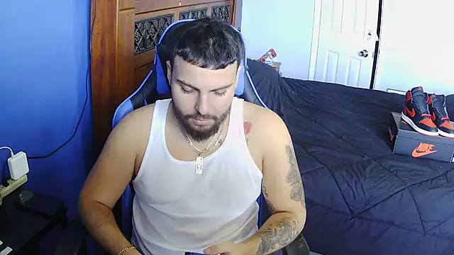 Snapshot of MasterKvn chatting on February 12, 6:40 pm MasterKvn online show from February 12, 6:40 pm