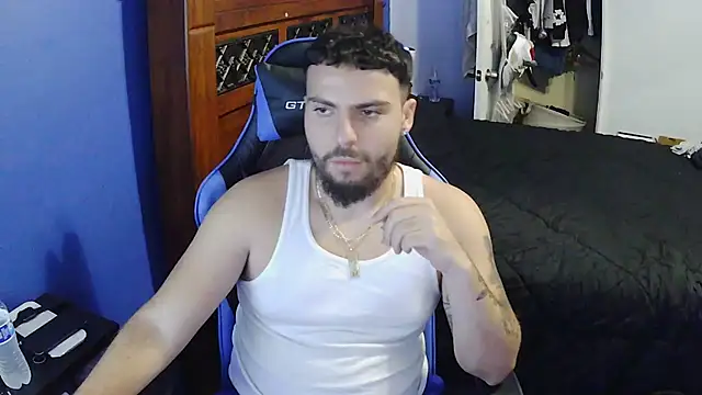 Snapshot of MasterKvn chatting on March 11, 8:20 am MasterKvn online show from March 11, 8:20 am