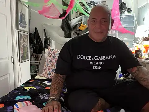 joeytatts66 online show from October 4, 4:17 am