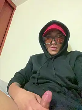 kmilo2405 online show from April 11, 7:56 am