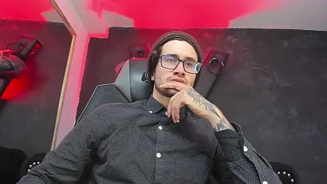 Loggan donnelly online show from September 11, 9:14 pm