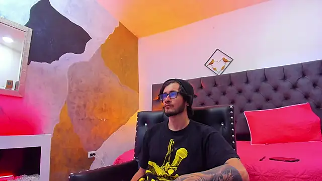 Loggan donnelly online show from December 27, 9:00 pm