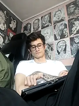 Loggan donnelly online show from February 6, 7:33 pm