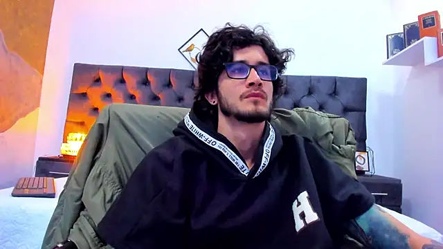 Loggan donnelly online show from December 20, 10:43 pm