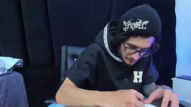 Loggan donnelly online show from January 11, 7:38 pm