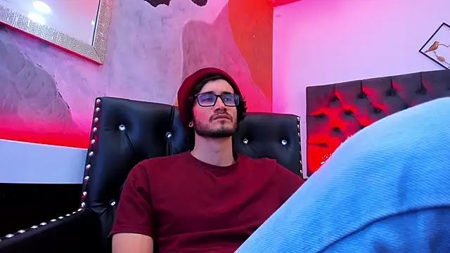 Loggan donnelly online show from December 15, 8:36 pm